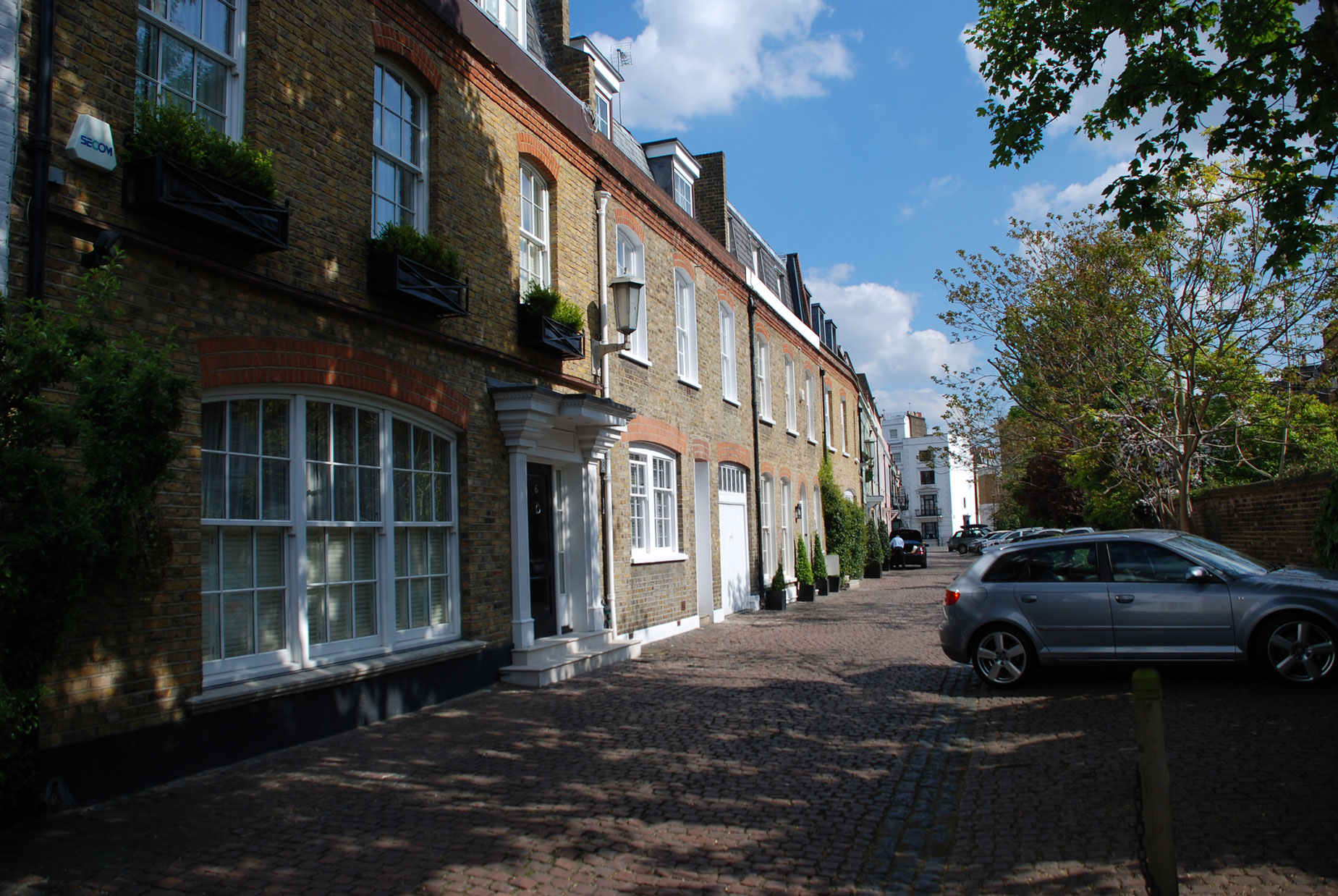 Lennox Gardens Mews, SW1X